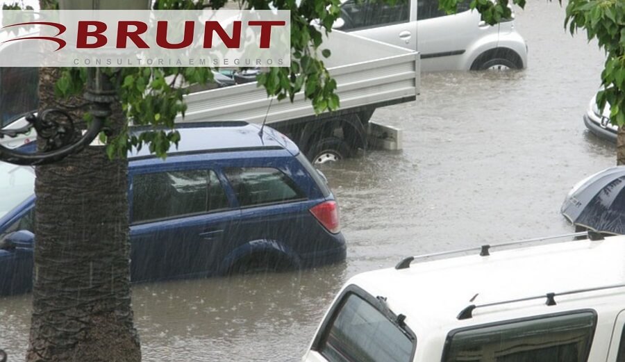 carro alagado - Seguro Auto Cobre Enchente e Inundação?